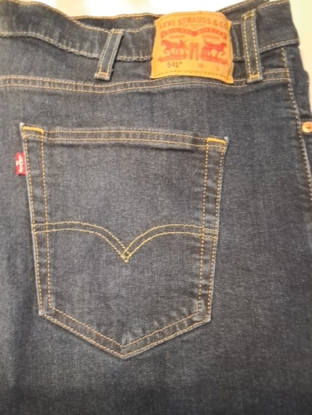 Levi's Men’s Slim Straight Dark Blue Jeans with Contrast Stitching